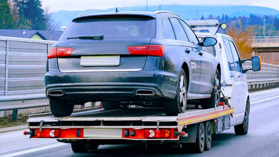 carroattrezzi Torino che soccorre un automobilista