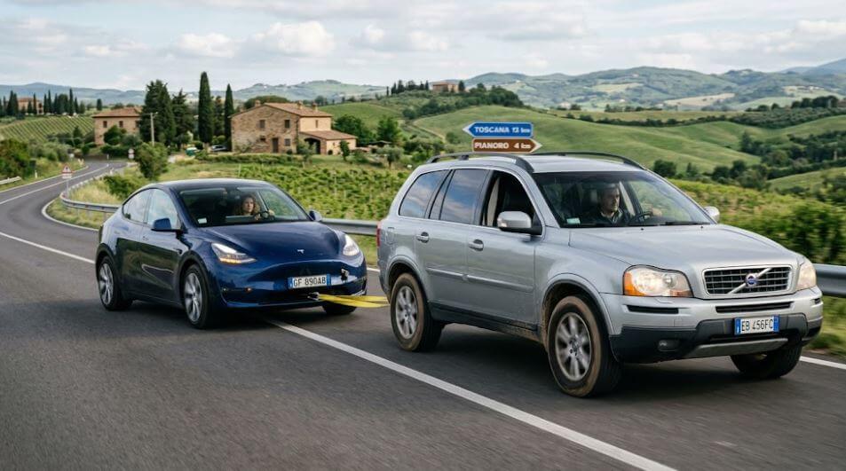 Si può trainare un’auto elettrica? Quello che molti non sanno